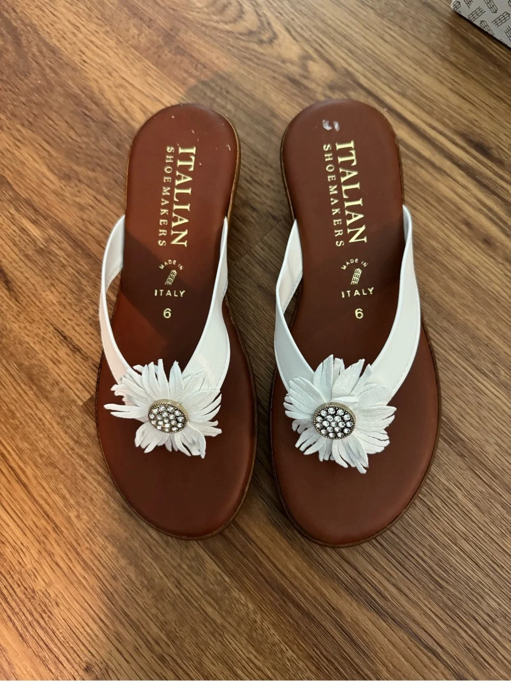 Italian Shoemakers White Floral Jewel-Accent Sandal Flip Flops